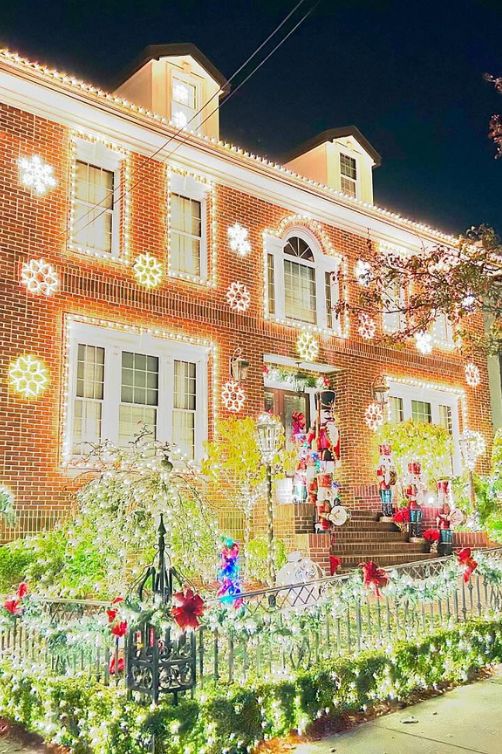 Dyker Heights (Brooklyn) – Neighbourhood Christmas Lights Tour