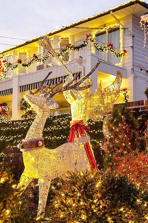 Dyker Heights (Brooklyn) – Neighbourhood Christmas Lights Tour